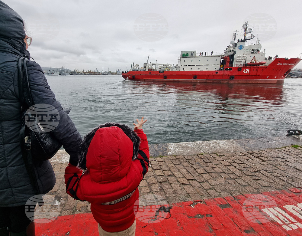 Варна - Научноизследователски кораб „Св. св. Кирил и Методий“ - отплаване