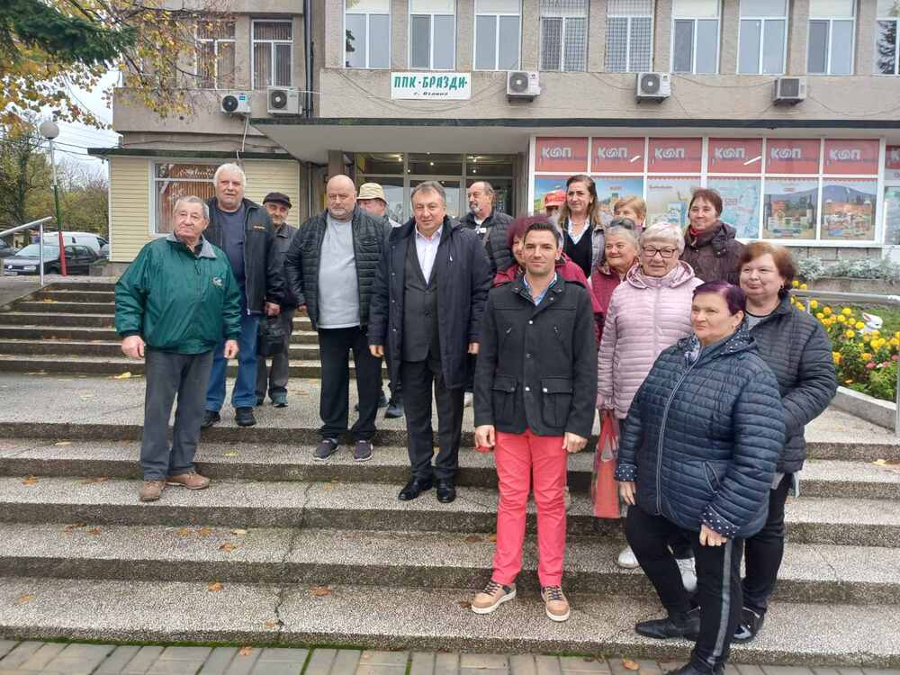 Кметът при започването на ремонта на пътя за Велино: Една община е силна, когато изпълнява обещанията си към хората