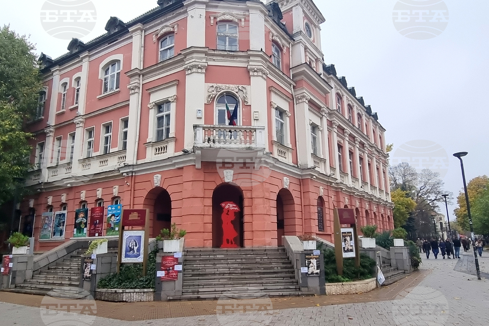 Премиерен спектакъл е включен в програмата на театъра в Плевен през март