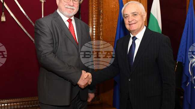 Defence Minister Meets with Polish Ambassador ahead of His Term's End