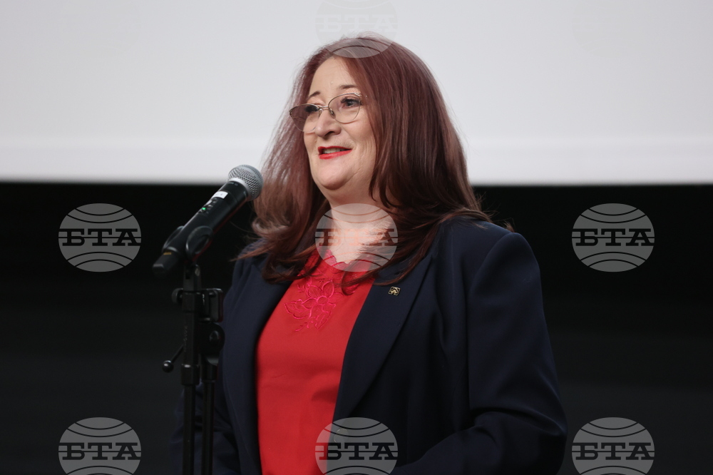 Райна Манджукова към представители на българските състави в чужбина: България оценява това, което правите