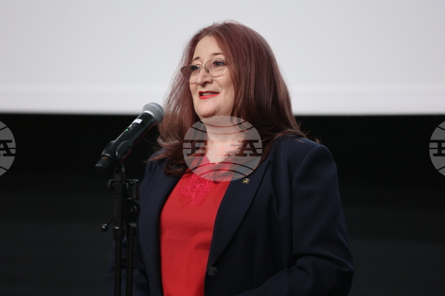 Райна Манджукова към представители на българските състави в чужбина: България оценява това, което правите