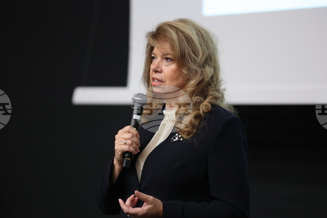 Вицепрезидентът Илияна Йотова: Нещото, което обединява всички българи отблизо и далеч, са нашите туптящи с българското сърца