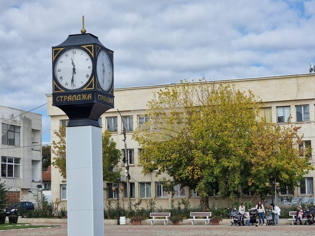 Стралджа празнува на днешния Архангеловден с концерт на местния ансамбъл "Въжички"