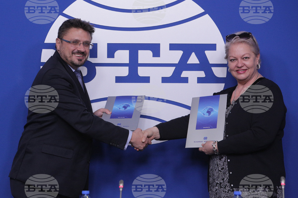 Национален пресклуб на БТА - договор - подписване