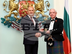 Румен Радев - Антъни Лейдън - награждаване