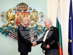 Румен Радев - Антъни Лейдън - награждаване