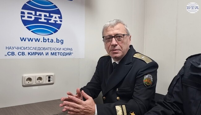 Началникът на ВВМУ изказа специални благодарности към министъра на образованието Красимир Вълчев за ролята му за придобиването на НИК 421