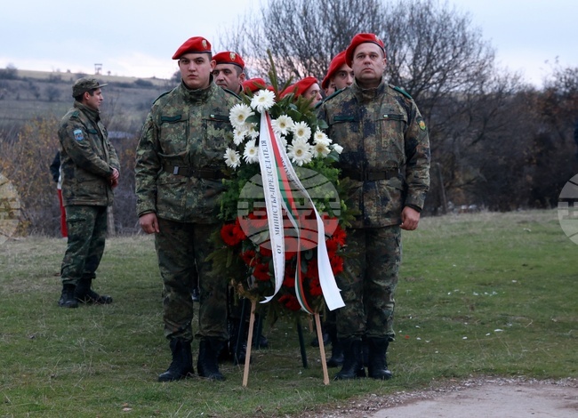 С полагане на венци и цветя пред Пантеона "Майка България" бяха отбелязани 140 г. от Сръбско-българската война 