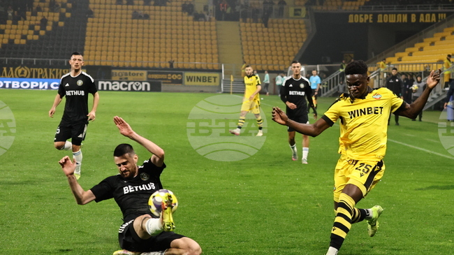 Ботев (Пловдив) продава халфа Абрахам Оджо в полското първенство