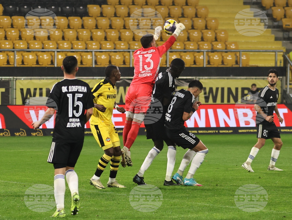 С два гола на резервата Димитър Митков Ботев (Пловдив) обърна десетима от Добруджа за първа домакинска победа през сезона в Първа лига