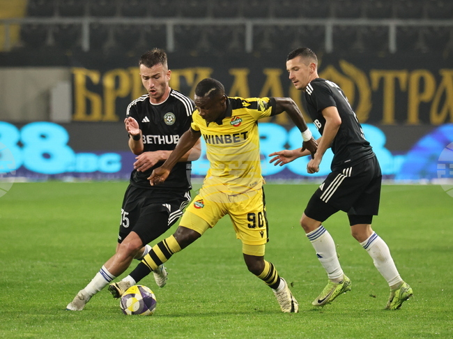 Ботев Пловдив постигна обрат срещу последния Добруджа в среща от Първа лига