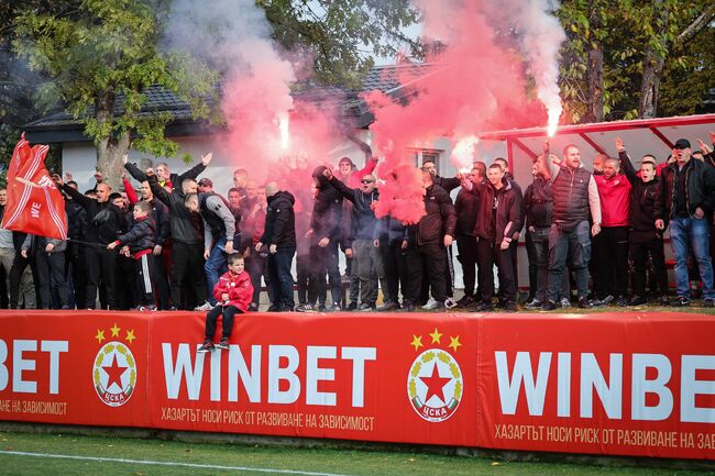 Феновете на ЦСКА подкрепиха отбора преди дербито с Левски