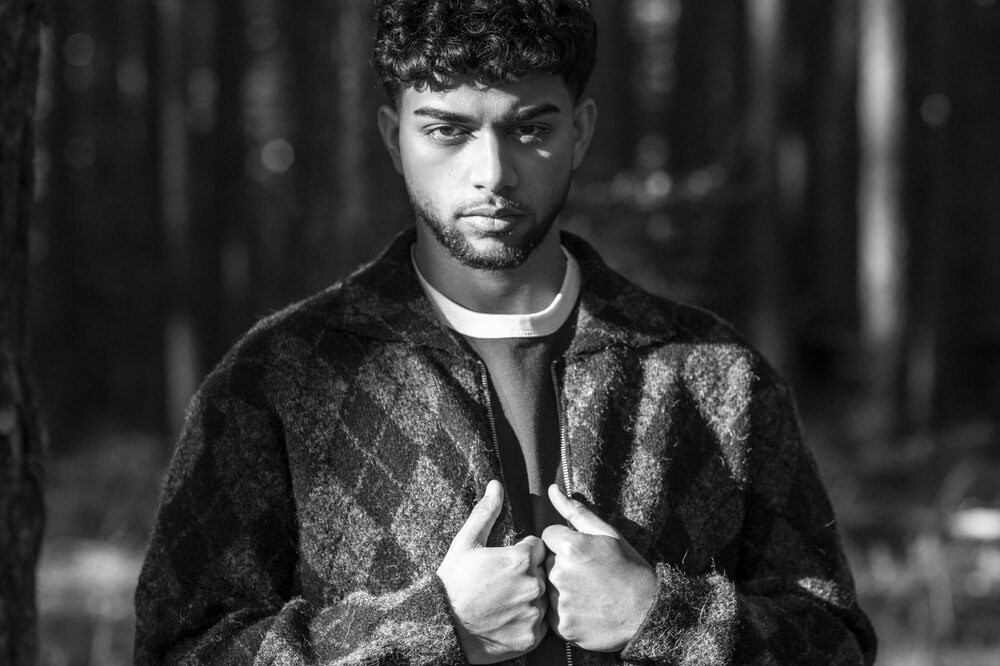 Давид Миланов издава дебютен сингъл, продуциран от Мария Илиева