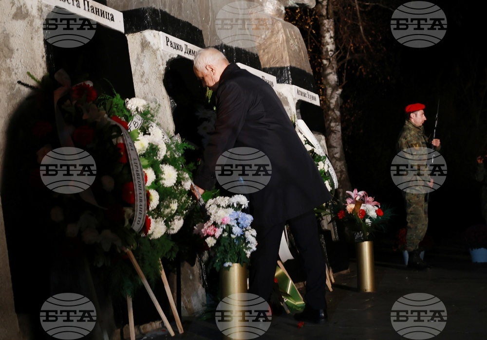 Сливница - Сръбско-българска война - паметник „Петимата капитани“ - полагане на венци и цветя