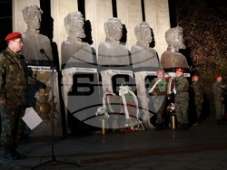 Сливница - Сръбско-българска война - паметник „Петимата капитани“ - полагане на венци и цветя