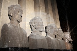 Сливница - Сръбско-българска война - паметник „Петимата капитани“ - полагане на венци и цветя