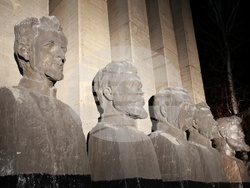 Сливница - Сръбско-българска война - паметник „Петимата капитани“ - полагане на венци и цветя