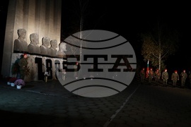 Сливница - Сръбско-българска война - паметник „Петимата капитани“ - полагане на венци и цветя