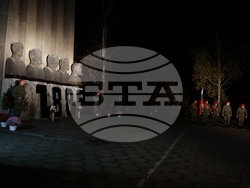 Сливница - Сръбско-българска война - паметник „Петимата капитани“ - полагане на венци и цветя