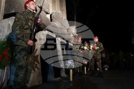 Сливница - Сръбско-българска война - паметник „Петимата капитани“ - полагане на венци и цветя