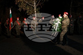 Сливница - Сръбско-българска война - паметник „Петимата капитани“ - полагане на венци и цветя