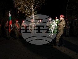 Сливница - Сръбско-българска война - паметник „Петимата капитани“ - полагане на венци и цветя