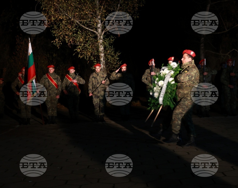 Сливница - Сръбско-българска война - паметник „Петимата капитани“ - полагане на венци и цветя