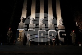 Сливница - Сръбско-българска война - паметник „Петимата капитани“ - полагане на венци и цветя