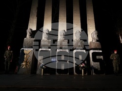 Сливница - Сръбско-българска война - паметник „Петимата капитани“ - полагане на венци и цветя