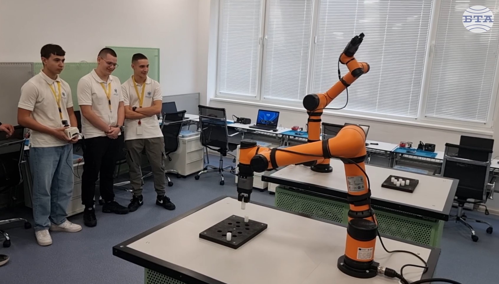 Професионалната гимназия за компютърно програмиране и иновации в Бургас представи новия си Център за високи постижения