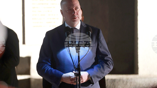 Инвестирането в сигурност и отбрана би било самоцелно, ако няма вдъхновение, желание и посвещение на воинската професия, каза премиерът Росен Желязков