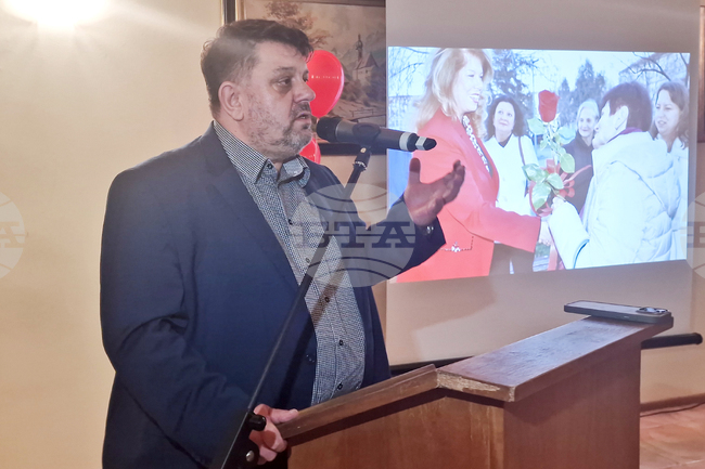 Обединението на жените социалистки в БСП държи високо знамето на социалната идея, каза в Разград вицепремиерът Атанас Зафиров
