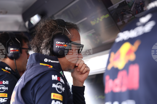 Ред Бул е много далеч от водещите отбори във Формула 1, заяви отборният директор Лоран Мекис