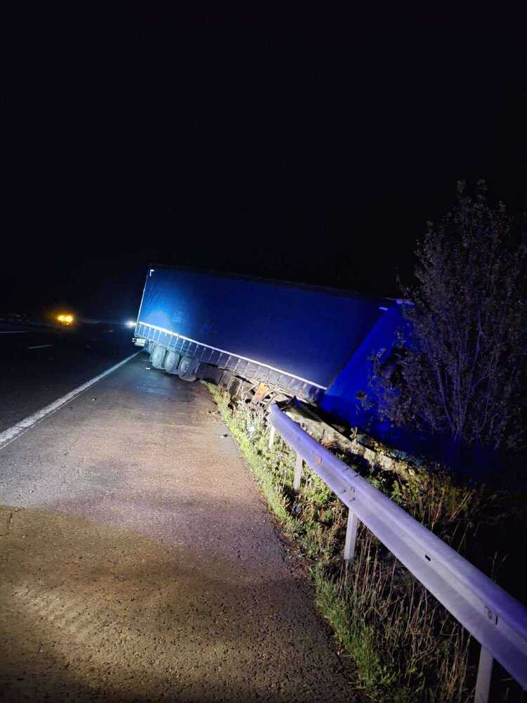 Реорганизация на движението е въведена поради пътнотранспортно произшествие на 346 км на автомагистрала "Хемус"