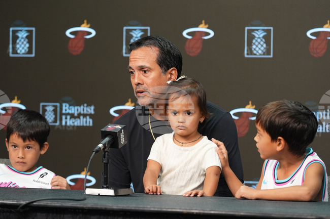 Hornets Heat Basketball