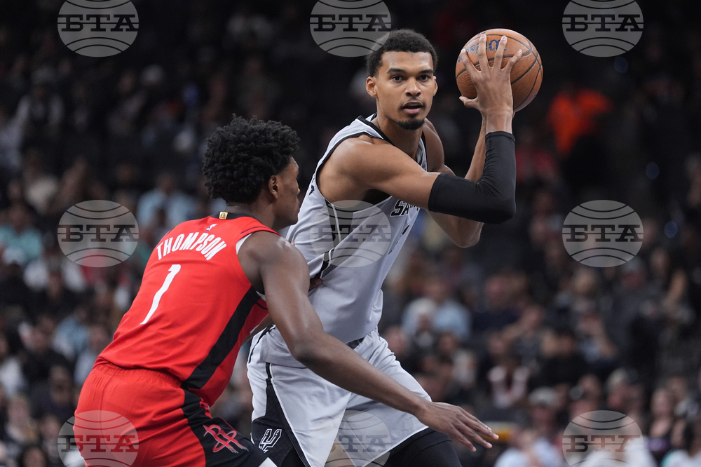 Rockets Spurs Basketball