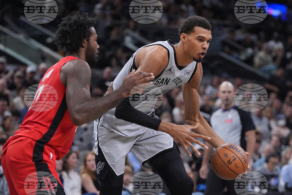 Rockets Spurs Basketball