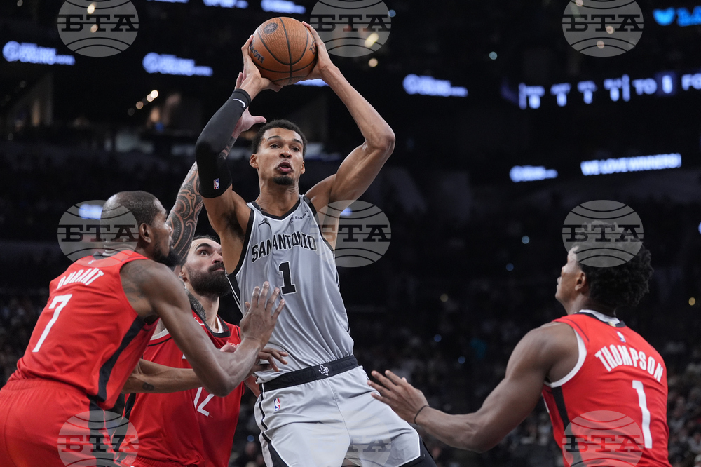 Rockets Spurs Basketball