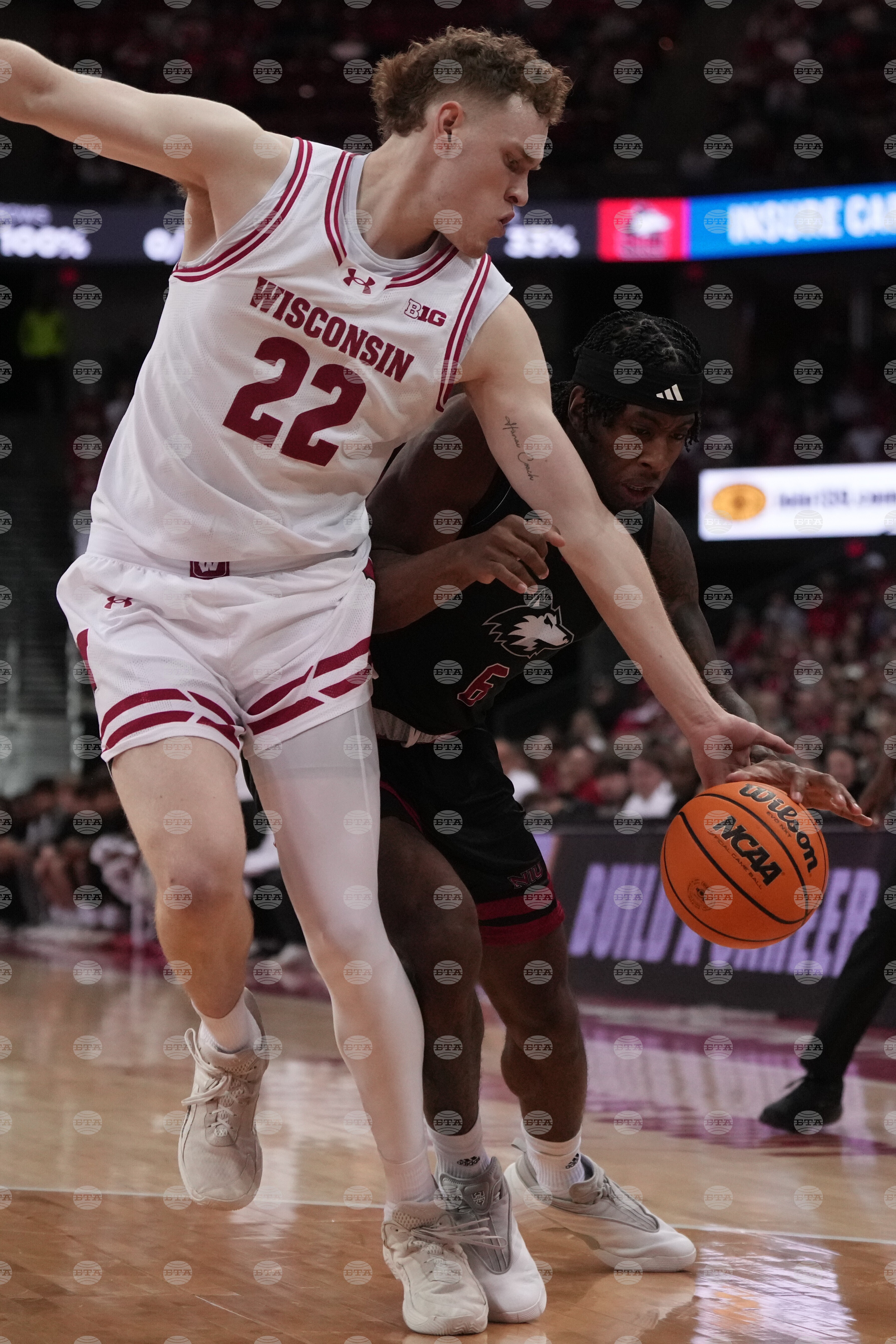 N Illinois Wisconsin Basketball