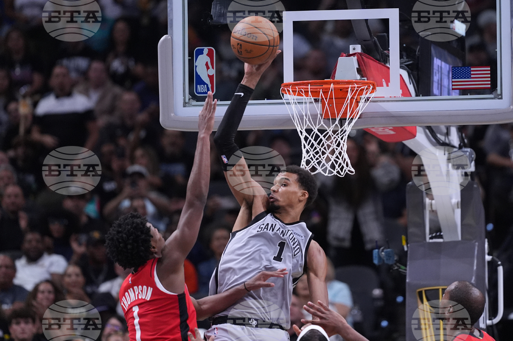 Rockets Spurs Basketball