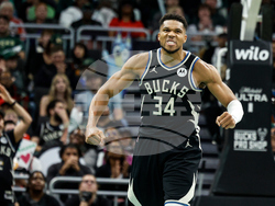 Bulls Bucks Basketball