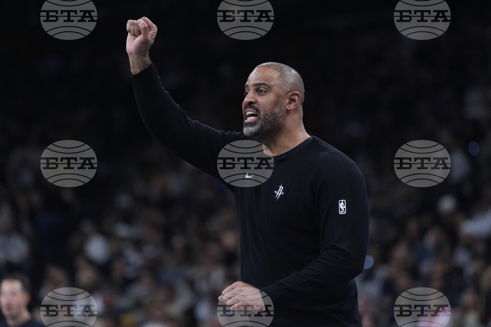 Rockets Spurs Basketball