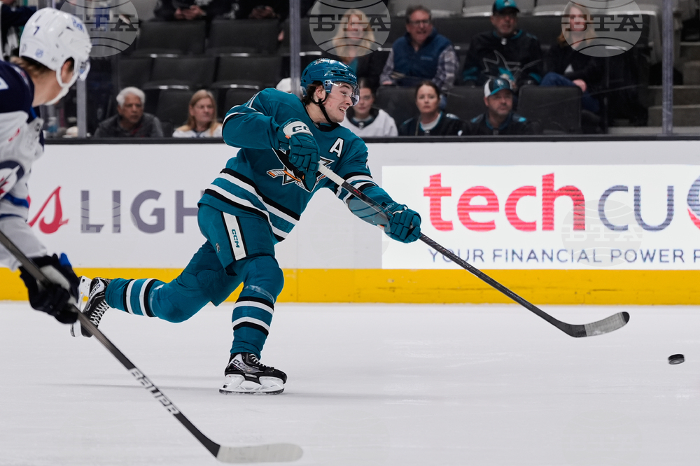 Канадецът Маклин Селебрини вече има 23 точки след гол и асистенция при победата на Сан Хосе над Уинипег в НХЛ