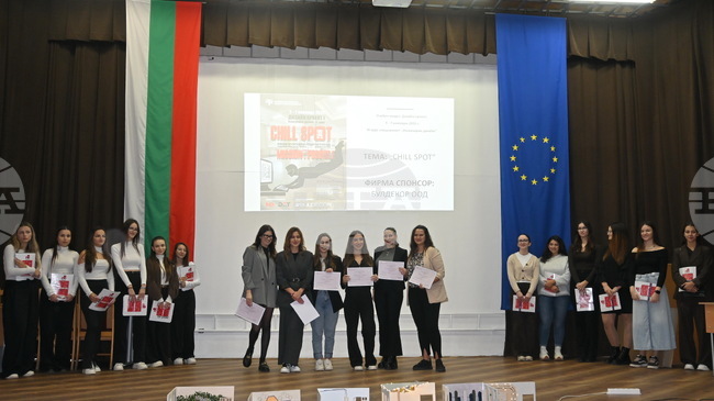 Тазгодишният модул „Дизайн проект I“ с тема „Chill Spot“ вдъхнови бъдещите дизайнери да създадат зона за почивка и креативност от студенти – за студенти в сърцето на своя университет