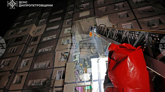 Най-малко двама души бяха ранени при руско нападение срещу украинския град Днепър; медийна сграда понесе щети