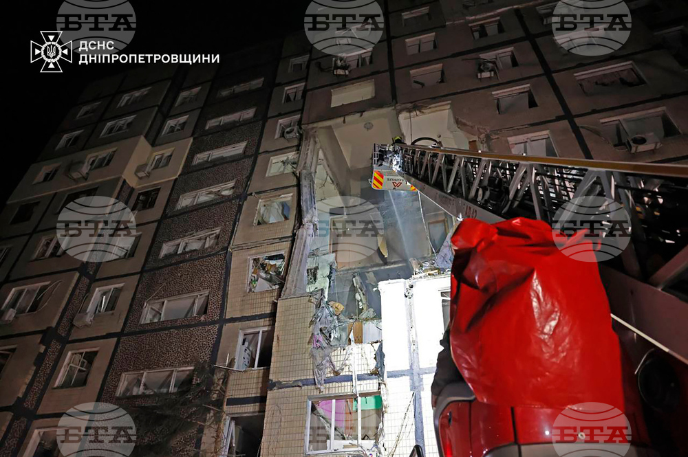 Най-малко двама души бяха ранени при руско нападение срещу украинския град Днепър; медийна сграда понесе щети