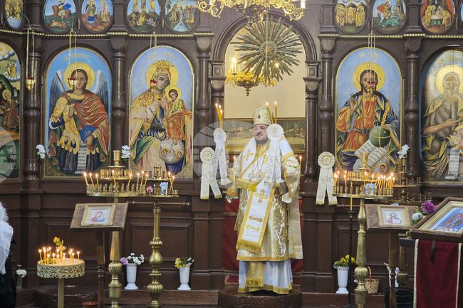 Архангел Михаил е великият воевода на небесните сили и стълб на духовната правда, каза Маркианополският епископ Богослов