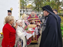 Село Преславен - храм "Свети Арханегл Михаил" - литургия