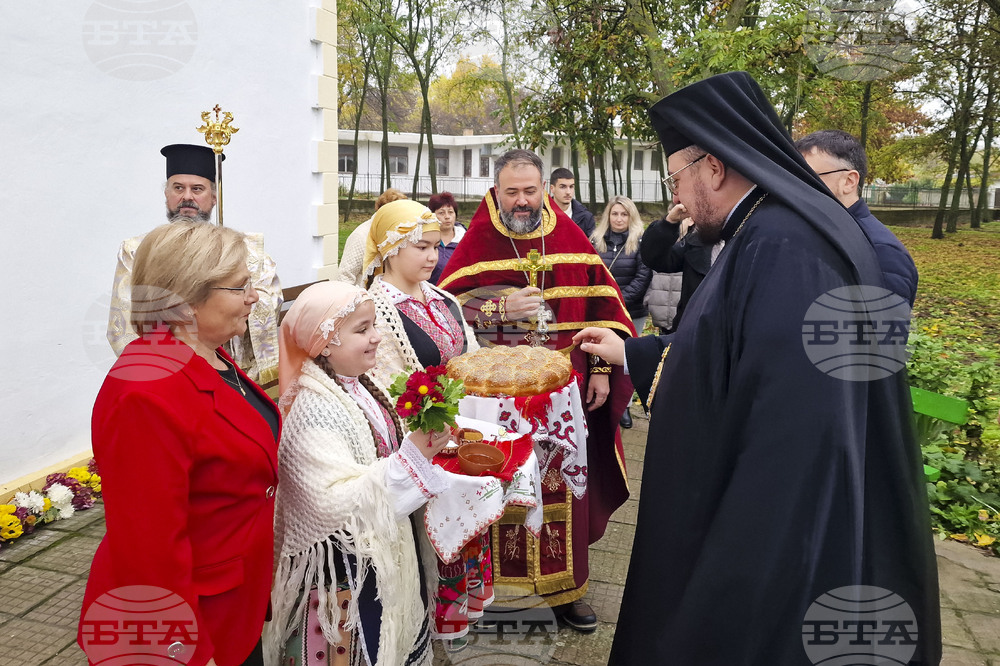 Село Преславен - храм "Свети Арханегл Михаил" - литургия